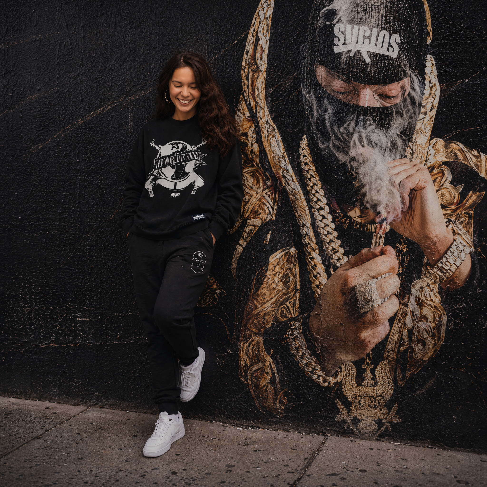 Nikki Nuños — gold chain mural